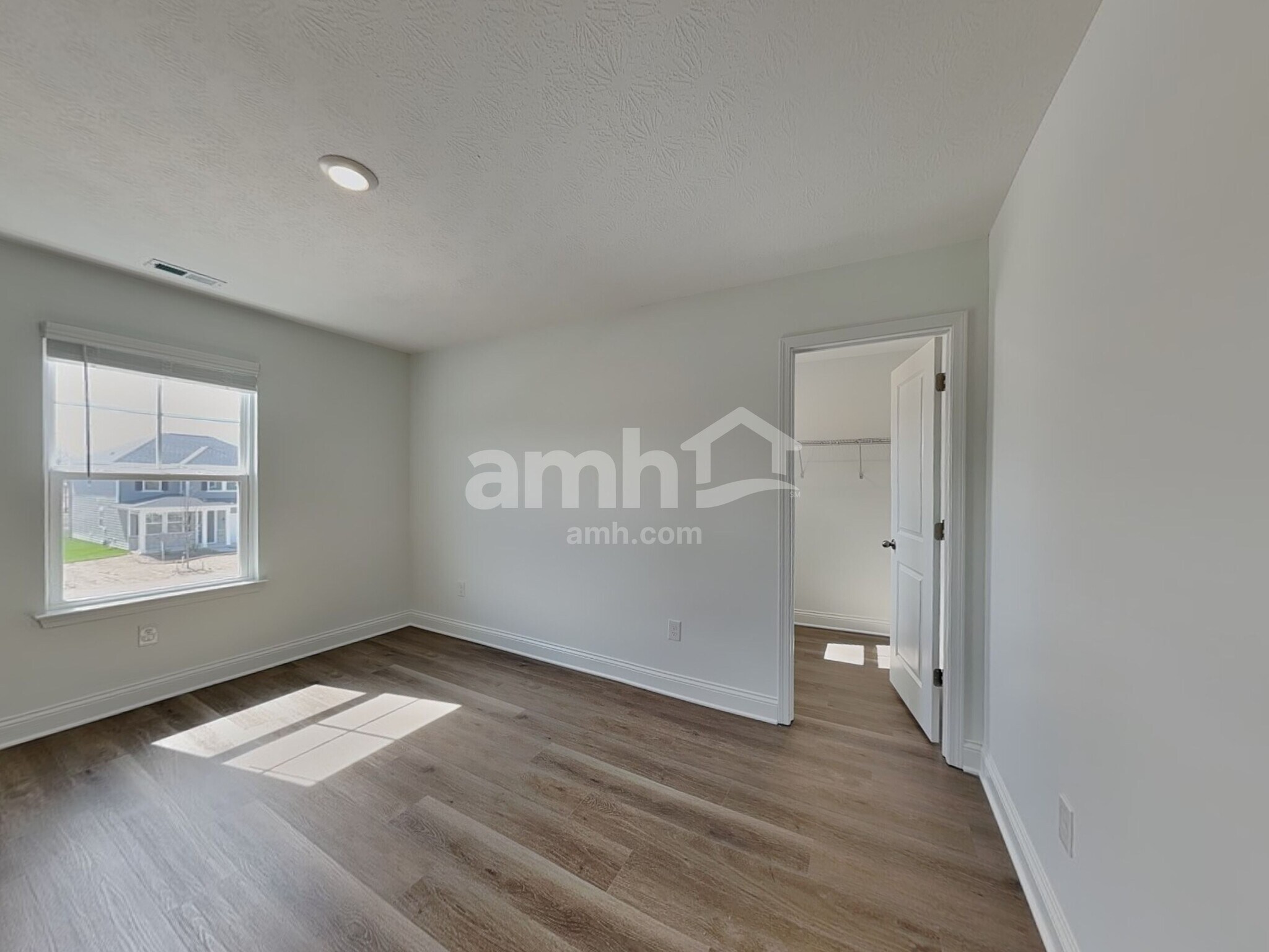 Building Photo - 9106 Henley Ave