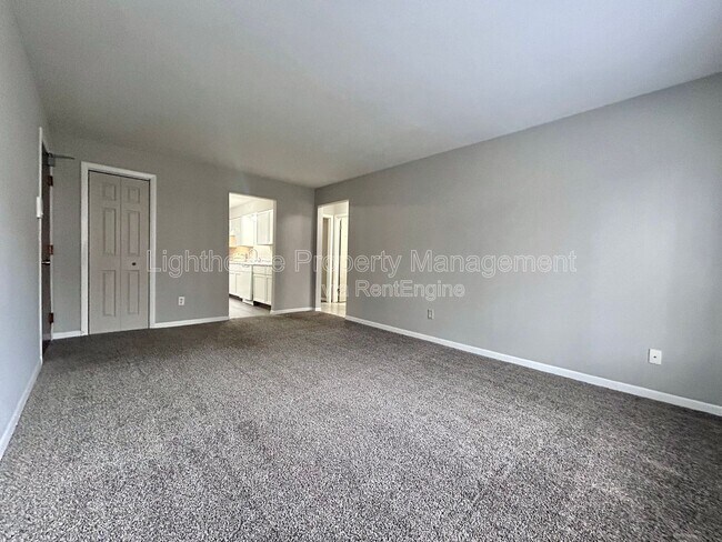 Building Photo - 2235 29th St SW