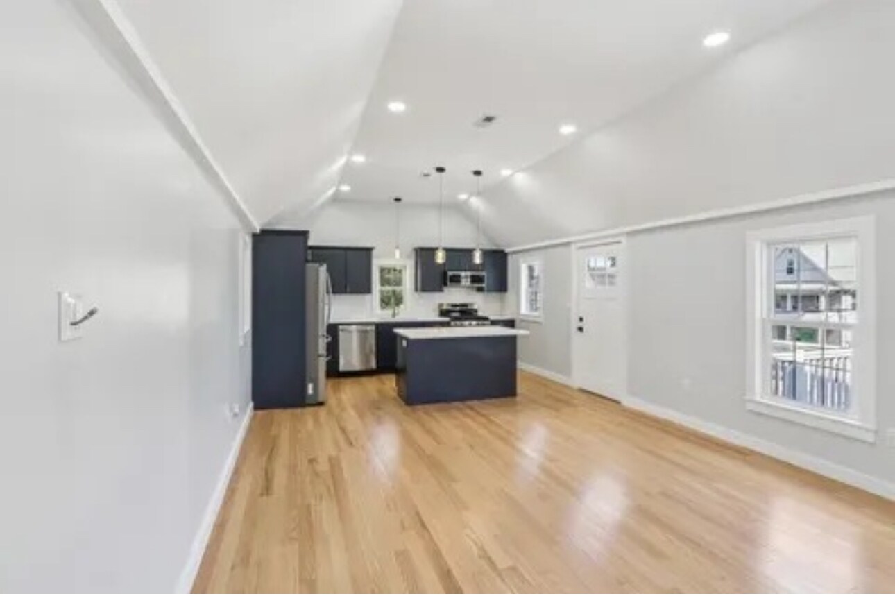 Building Photo - 410 Ferry St