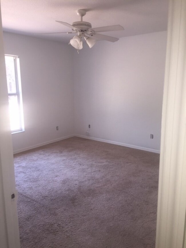 Building Photo - Spacious 4BR House in Tampa