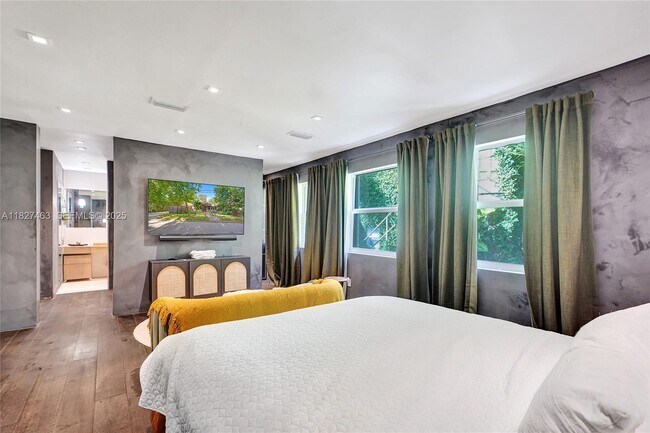 Building Photo - 669 NE 60th St