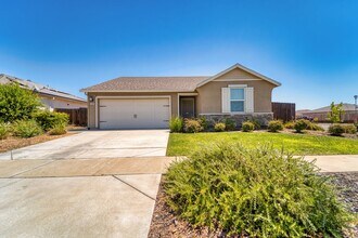 Building Photo - Beautiful 2-Year-old home in Edgewater