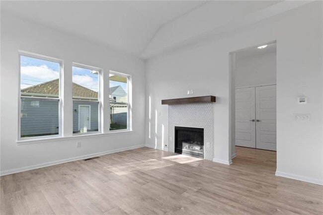 Building Photo - 2044 Bellefontaine St