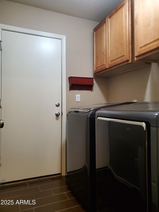 Building Photo - 12059 N 110th St