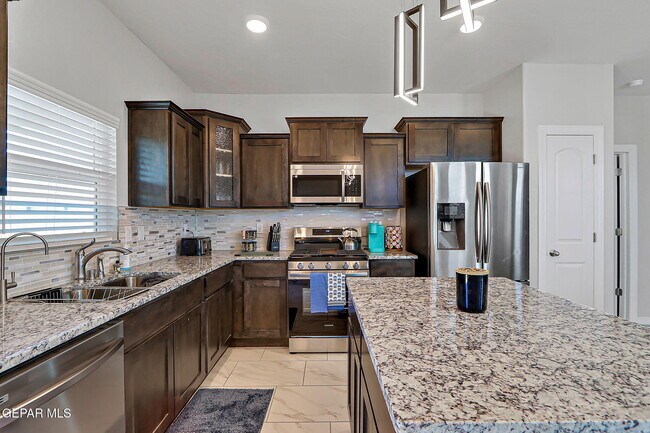 Building Photo - 143 Sarah Trl