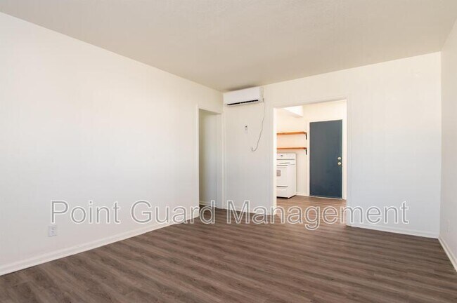 Building Photo - 813 S Beverly St