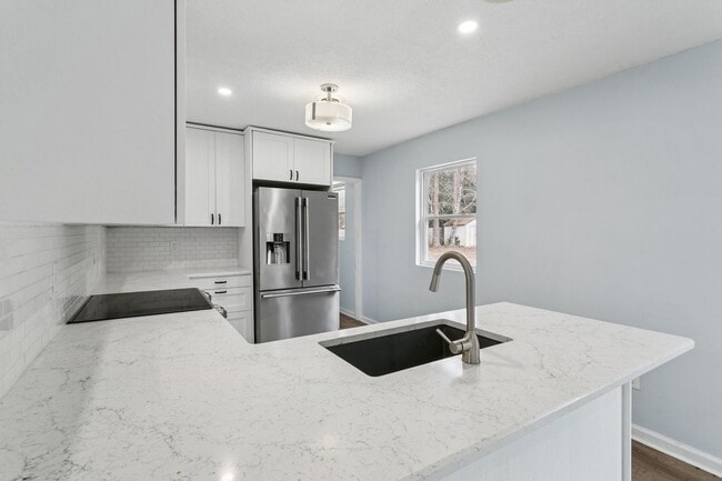 Building Photo - Updated Large Home with Private In-Law Suite Near Gloucester Main Street