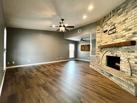 Building Photo - 7450 Emory Oak Ln