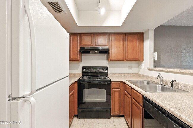 Building Photo - 3601 W Tierra Buena Ln