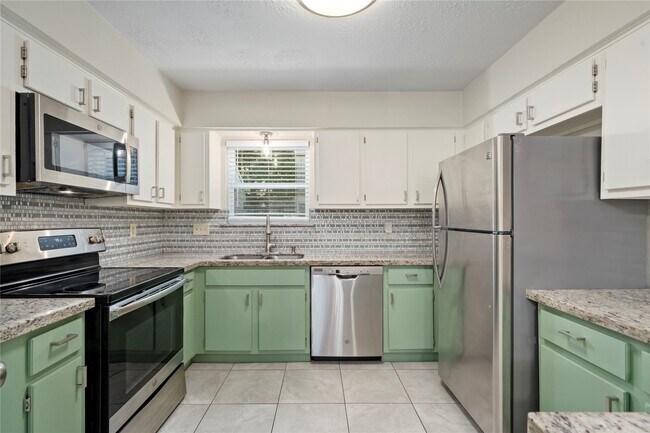 Building Photo - 12143 Stone W Dr