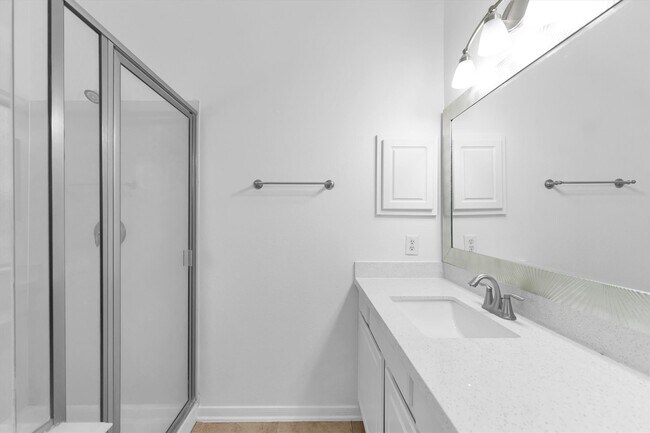 Building Photo - 14823 Yellow Begonia Dr