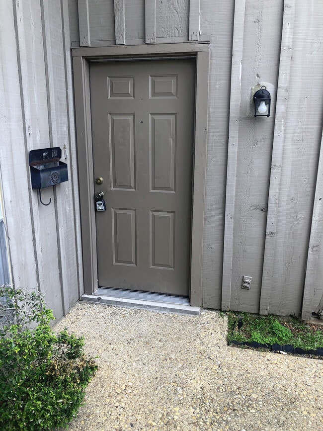 Building Photo - Duplex