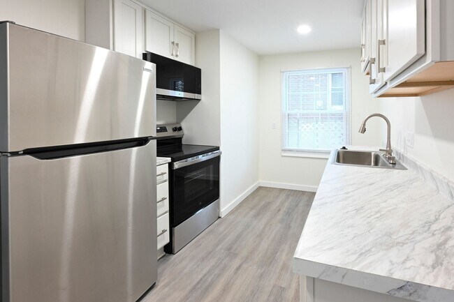 Building Photo - 108 Western Ave