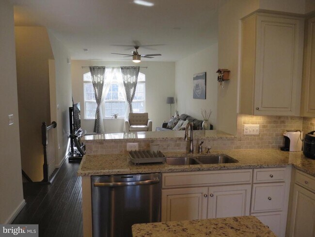 Building Photo - 1710 Featherstone Rd