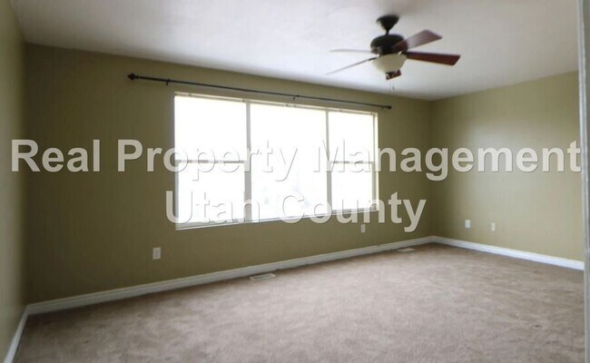 Building Photo - 93 Kintail St