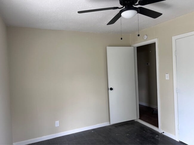 Building Photo - 7918 Woodlyn Rd