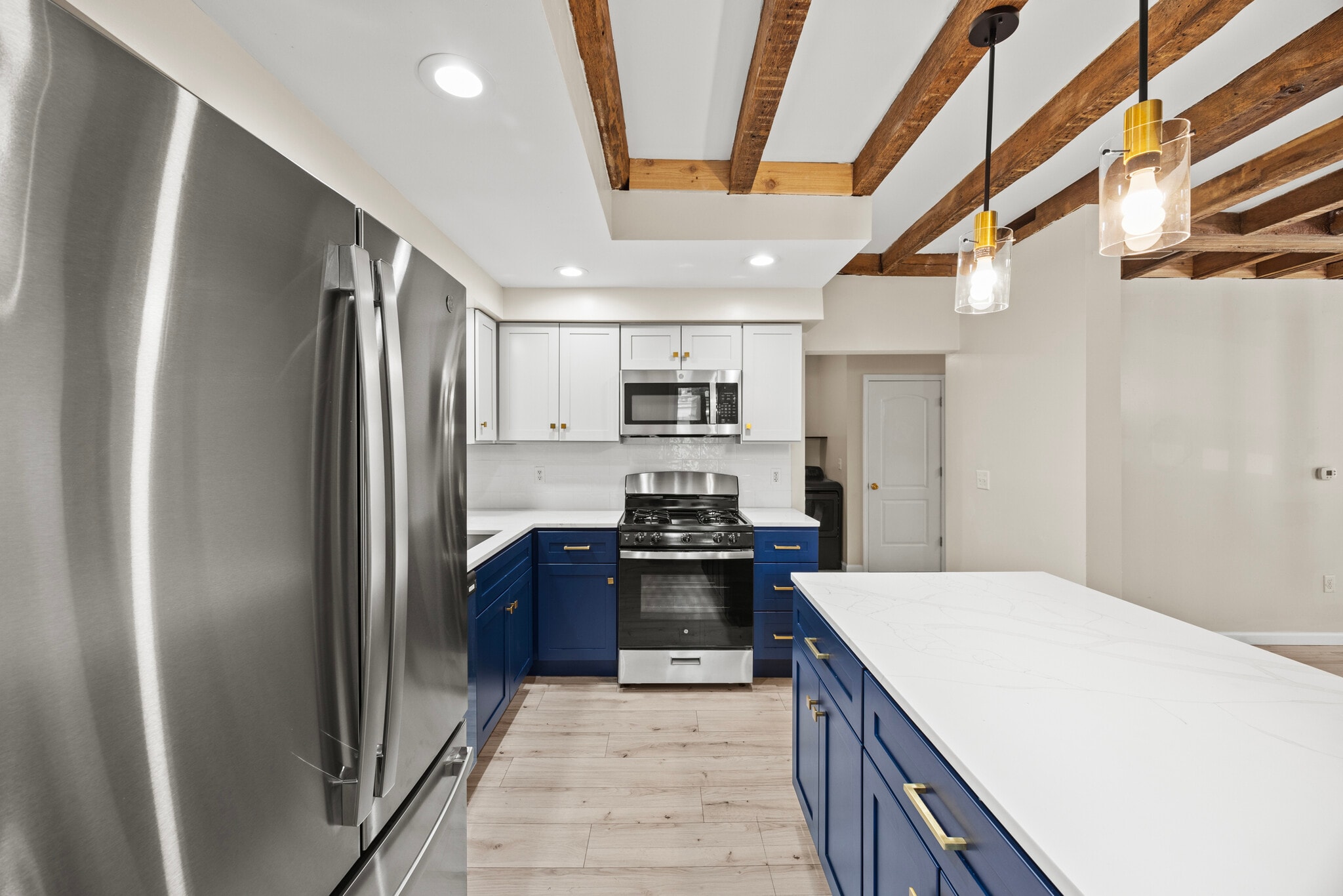 Building Photo - 16 School St