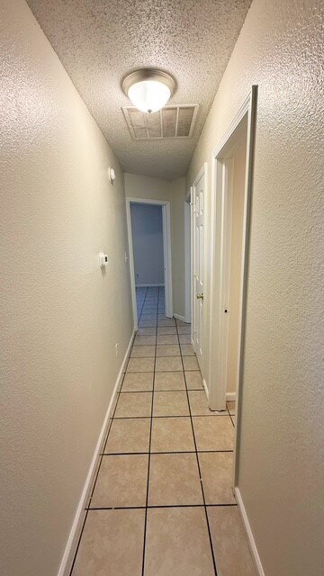 Building Photo - SOUTHEAST - NEWER 2 BEDROOM HOME AVAILABLE NOW!