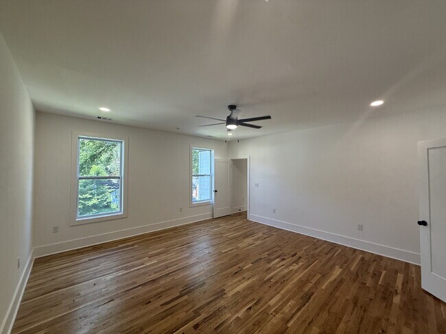 Building Photo - "Spacious 3-Bed, 3.5-Bath in the heart of East Nash