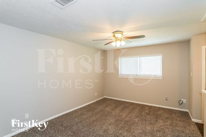 Building Photo - 15010 Chaseridge Dr