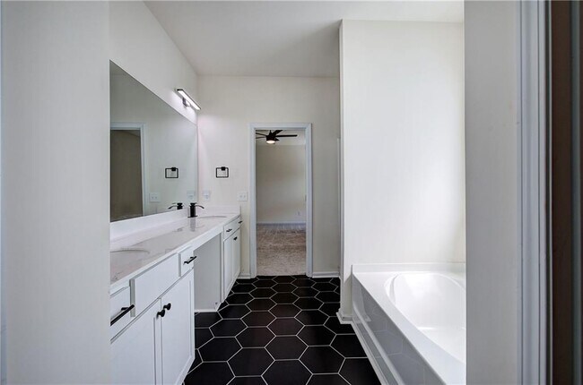 Building Photo - 10 Eagle Dr