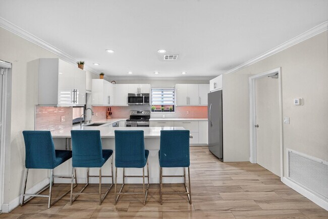 Building Photo - 407 SE 5th St