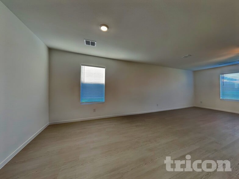 Building Photo - 1624 Parlier St