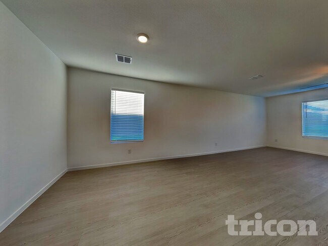 Building Photo - 1624 Parlier St