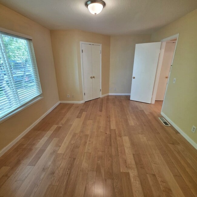 Building Photo - Cute 3BD/1.5BA Townhome with Great Commute location in Danville