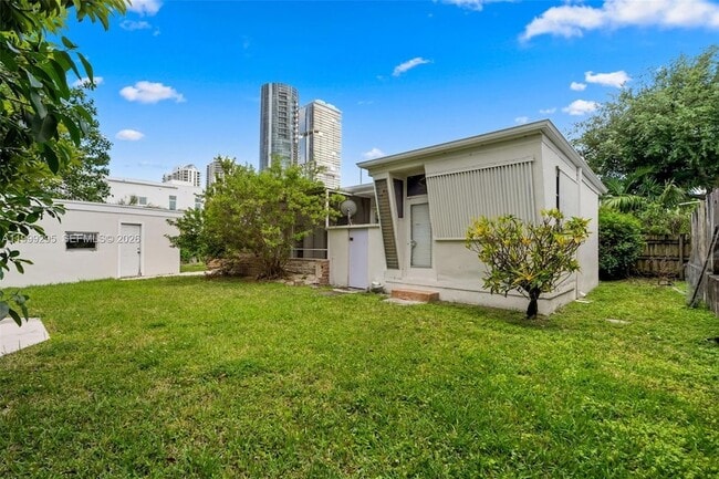 Building Photo - 261 188th St