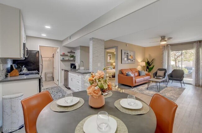 Building Photo - 7885 W Flamingo Rd