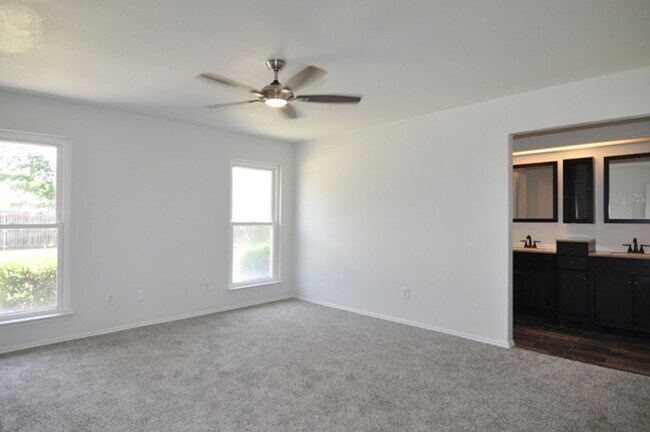 Building Photo - 205 Juniper Dr