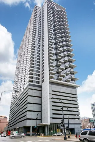 Building Photo - 1 bedroom in Chicago IL 60607