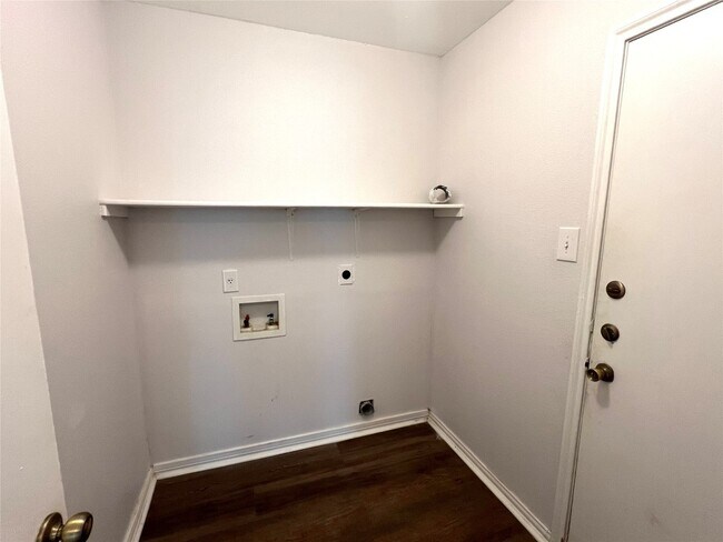 Building Photo - 2423 Glen Field Dr