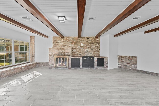 Building Photo - 22 13th Ave N