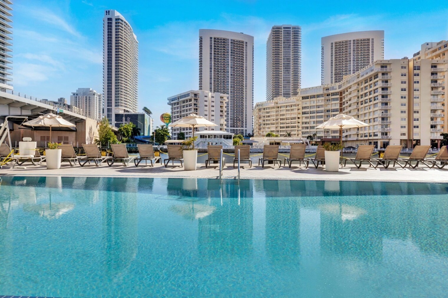 Building Photo - 2602 E Hallandale Beach Blvd