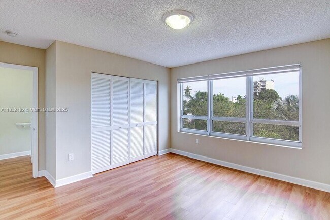 Building Photo - 1500 Bay Rd