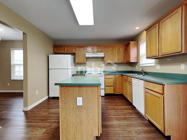 Building Photo - 2145 Blanton Dr