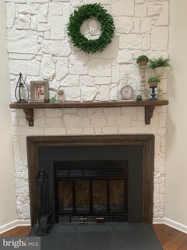 Building Photo - 15524 Royal Crescent Ct