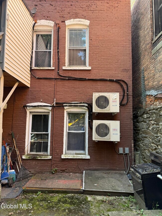 Building Photo - 486 4th St