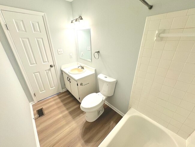 Building Photo - 2 bed 3 bath home in Virginia Beach