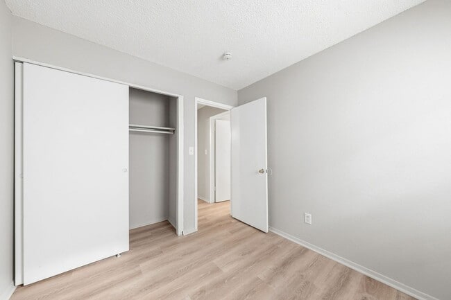 Building Photo - 2415 Shirley Ave