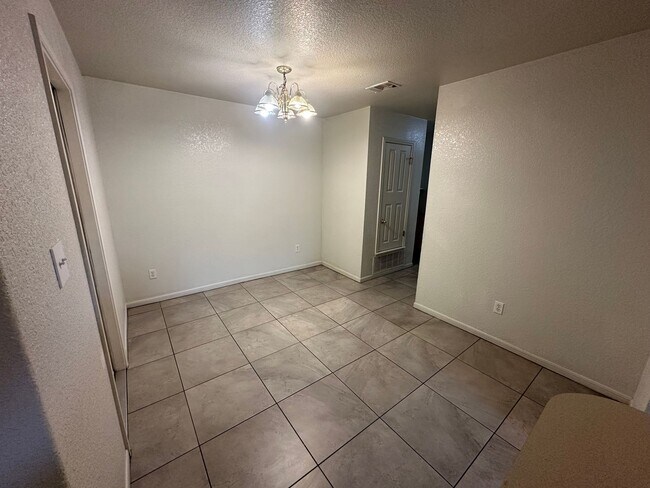 Building Photo - 2609 Vernice Loop