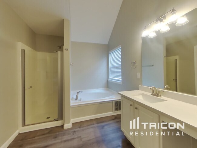 Building Photo - 4550 Talon Way