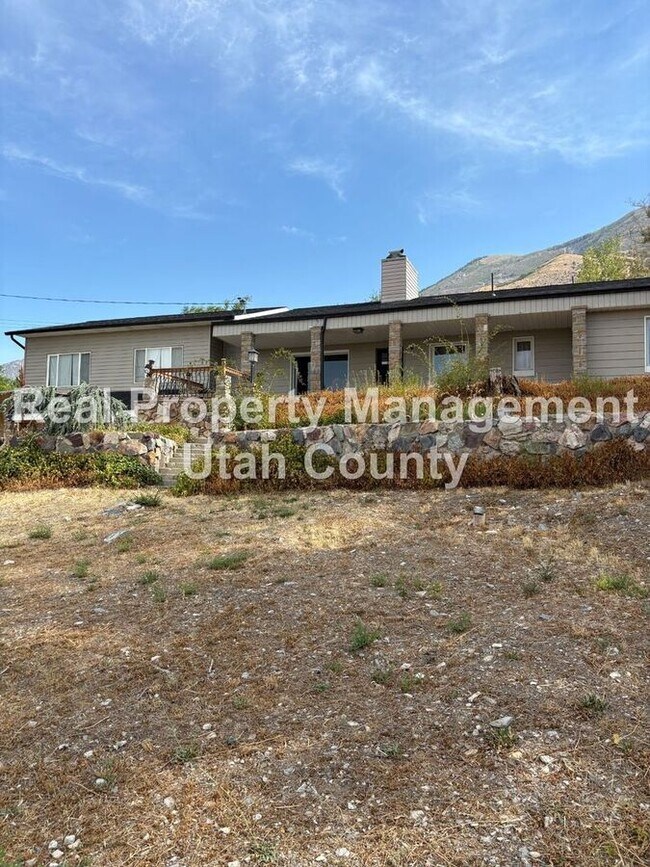 Building Photo - 9580 N Cyn Rd