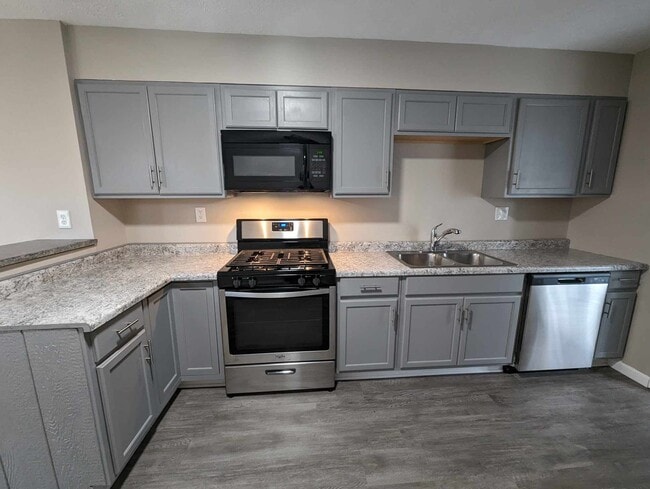 Building Photo - 4860 Forest Rd