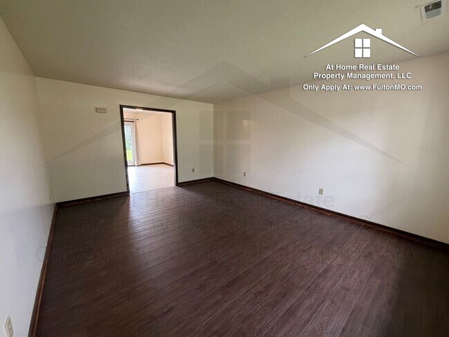 Building Photo - 617 Westview Dr