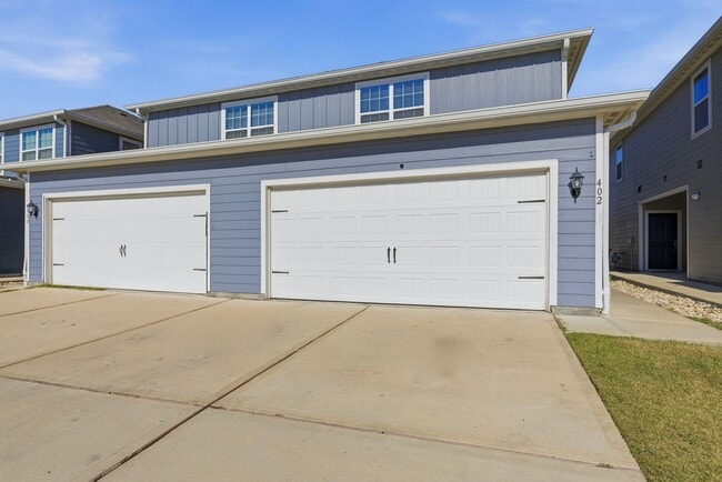 Building Photo - 402 Marsh Ln