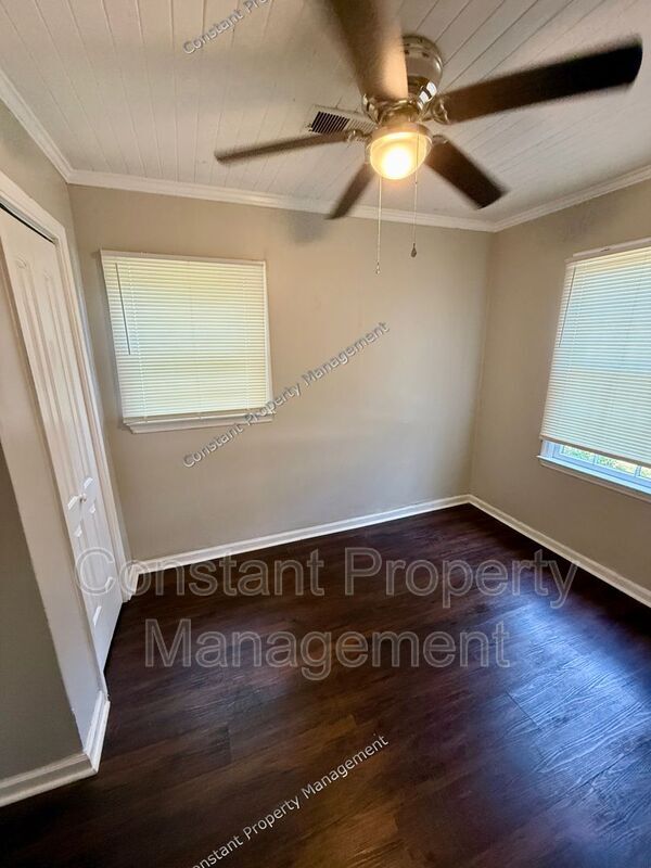 Building Photo - 1533 Engle Dr