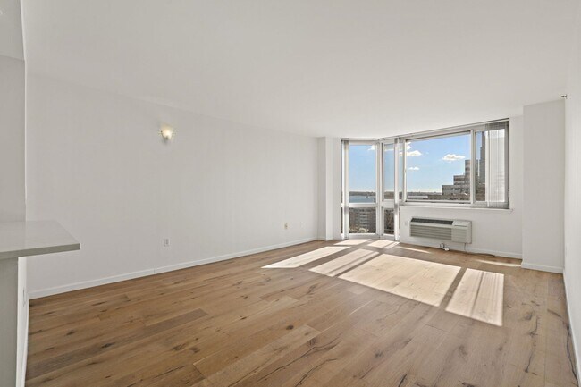 Building Photo - 20 2nd St